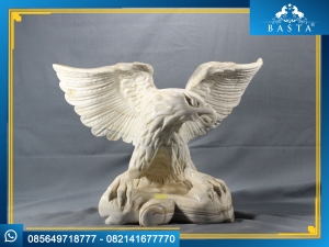 Patung Elang Berbahan Marmer